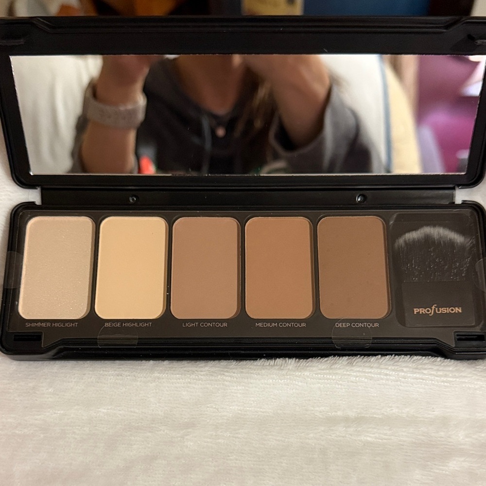 3/$15 🌸 Profusion Cosmetics Contour Palette - Picture 2 of 3